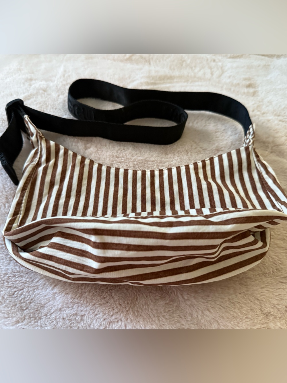 BAGGU Small Nylon Crescent Bag Brown Stripe - Picture 6 of 9